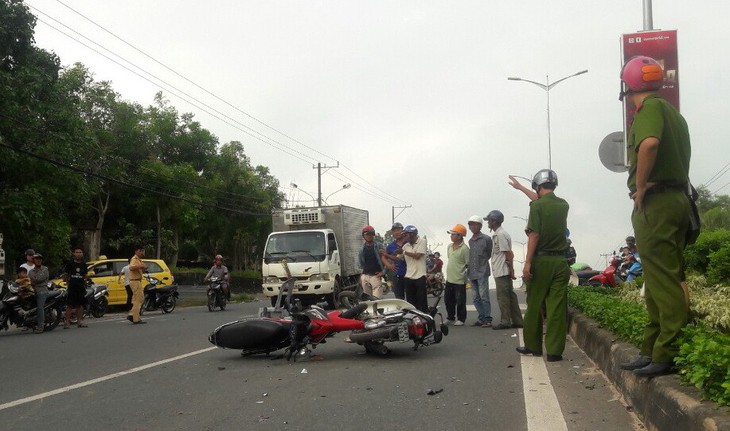 Từ chối chở người bị nạn cấp cứu, taxi bị dân phản ứng - Ảnh 1. Từ chối chở người bị nạn cấp cứu, taxi bị dân phản ứng - Ảnh 1.