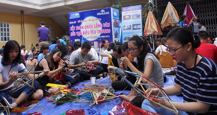 Mang Trung Thu đến với những em nhỏ thiệt thòi - Ảnh 1.