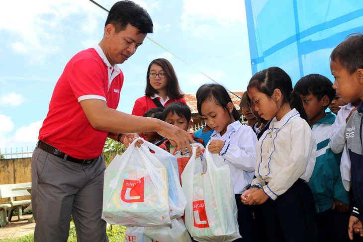 Mang trăng sáng Trung thu lên cho trẻ em vùng cao - Ảnh 7.