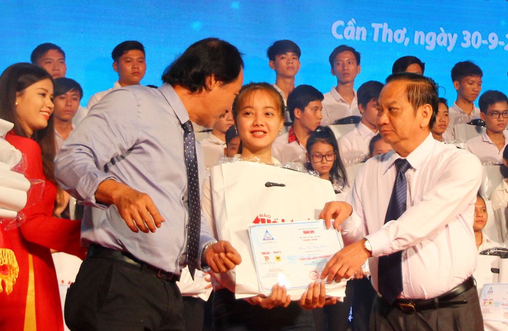 Đến trường bằng những yêu thương - Ảnh 8. Đến trường bằng những yêu thương - Ảnh 8.