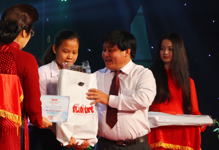 Đến trường bằng những yêu thương - Ảnh 1. Đến trường bằng những yêu thương - Ảnh 1.