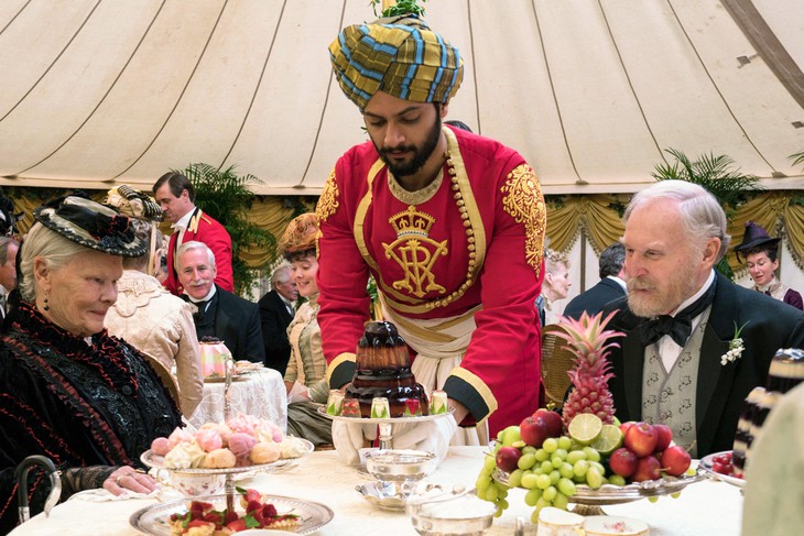 Victoria & Abdul: Mối quan hệ kỳ lạ hay mối tình bị ngăn cấm? - Ảnh 4.