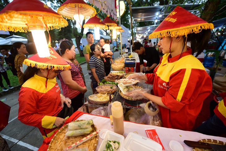 Khai mạc liên hoan món ngon các nước