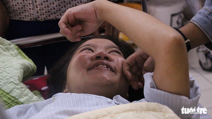 Trên giường bệnh, phải cười để bố mẹ bớt đau lòng - Ảnh 3. Trên giường bệnh, phải cười để bố mẹ bớt đau lòng - Ảnh 3.