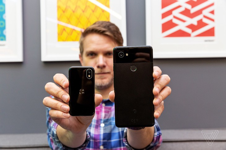 Điện thoại ‘tí hon’ Palm và xu hướng ‘lạ’ của smartphone - Ảnh 1. Điện thoại ‘tí hon’ Palm và xu hướng ‘lạ’ của smartphone - Ảnh 1.
