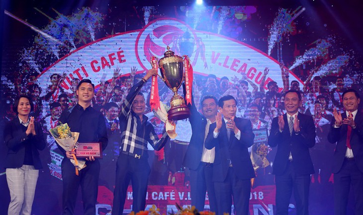 Nguyễn Quang Hải là cầu thủ trẻ xuất sắc nhất V-League 2018 - Ảnh 2.