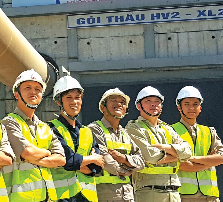 Theo chân thợ đào hầm xuyên núi - Ảnh 3.