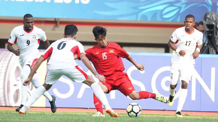 U19 VN - Jordan 1-2: U19 VN thua ngược trận ra quân - Ảnh 1.