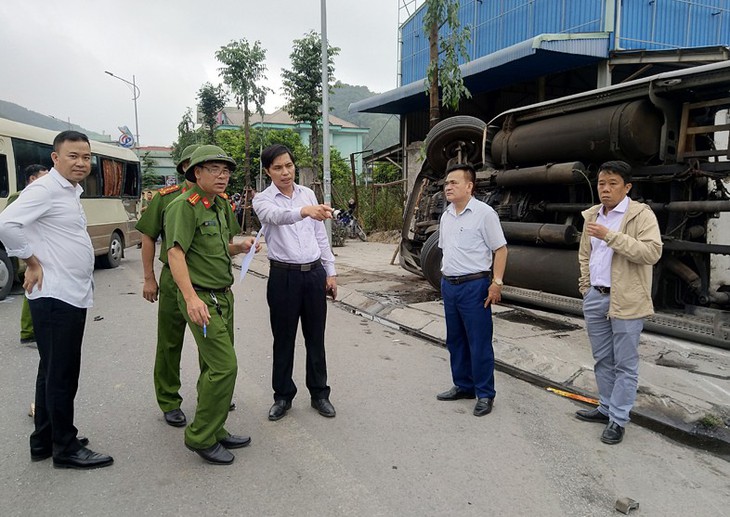 Xe container mất thắng gây tai nạn liên hoàn - Ảnh 2.