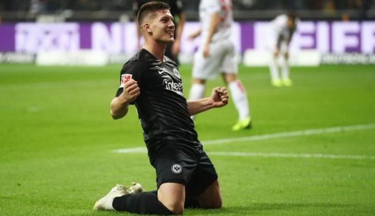 Cầu thủ Frankfurt ghi 5 bàn trong một trận đấu ở Bundesliga - Ảnh 1.