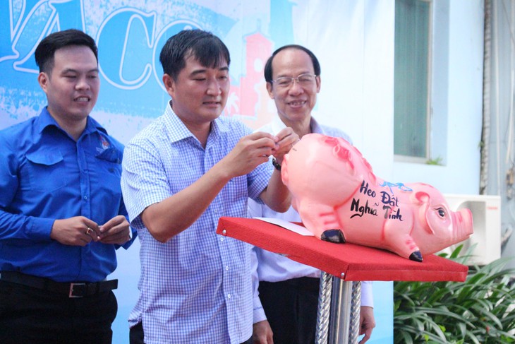 Nuôi heo đất ủng hộ nhân viên khó khăn ngành nước - Ảnh 1. Nuôi heo đất ủng hộ nhân viên khó khăn ngành nước - Ảnh 1.