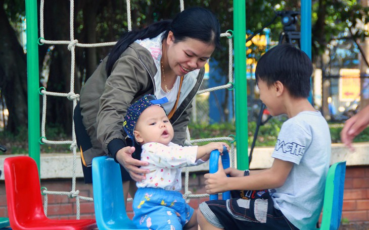 Mở khu vui chơi cho con em công nhân