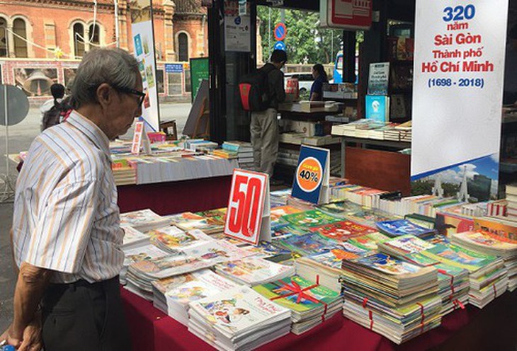 Nhiều đầu sách hay được giảm giá sâu trong Tuần lễ sách hay 2018 - Ảnh 1.