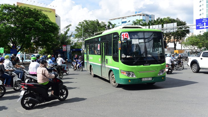 Bất thường trợ giá xe buýt - Ảnh 1.