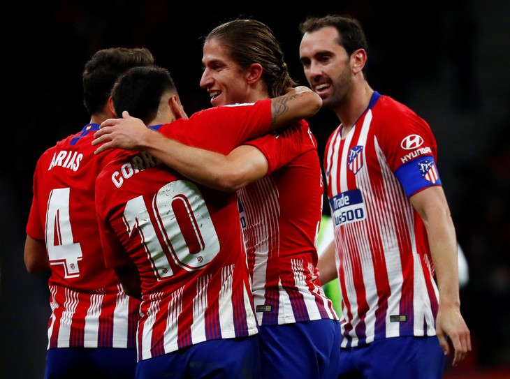 Atletico Madrid soán ngôi đầu của Barca - Ảnh 1.