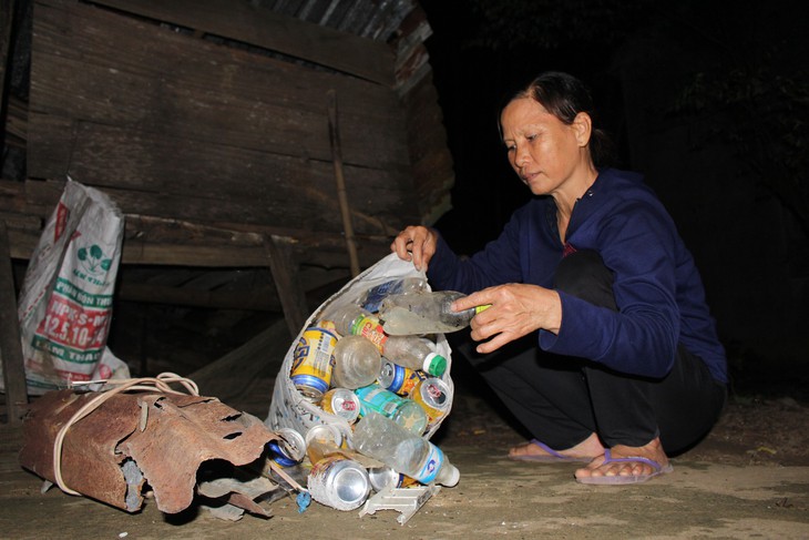 Bà Thông lang thang - Ảnh 1.