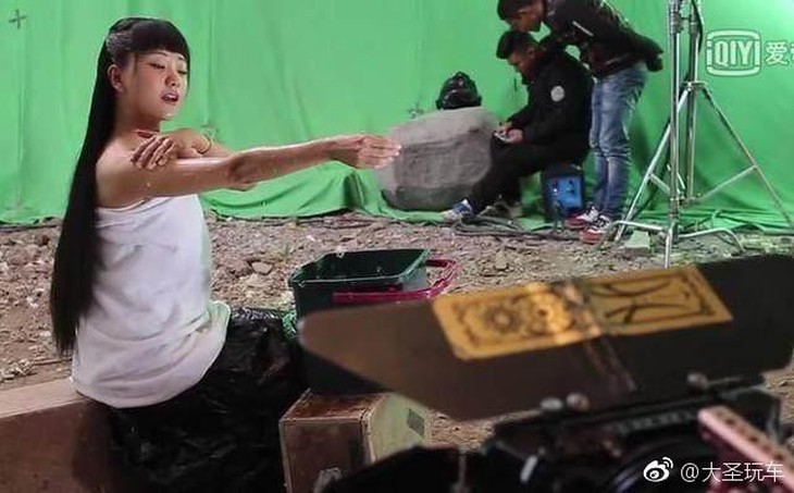 Hé lộ đằng sau những màn tắm trên phim ảnh - Ảnh 2. Hé lộ đằng sau những màn tắm trên phim ảnh - Ảnh 2.