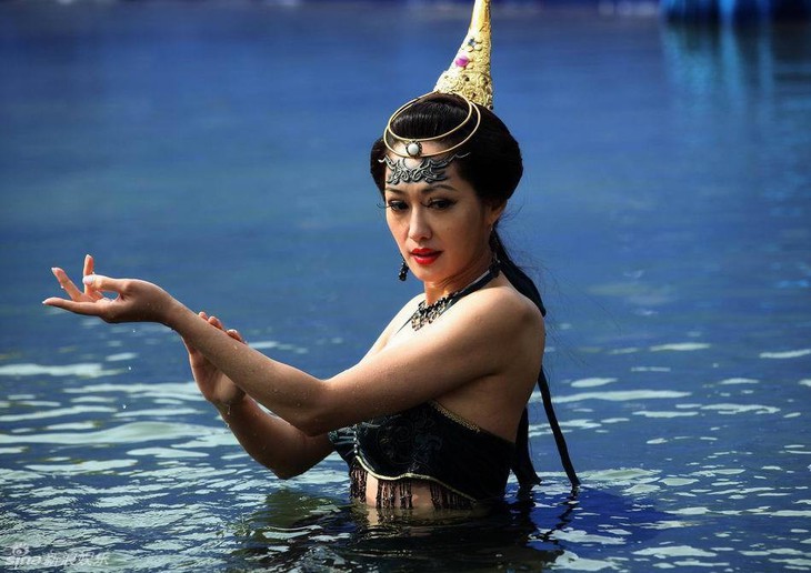 Hé lộ đằng sau những màn tắm trên phim ảnh - Ảnh 8. Hé lộ đằng sau những màn tắm trên phim ảnh - Ảnh 8.