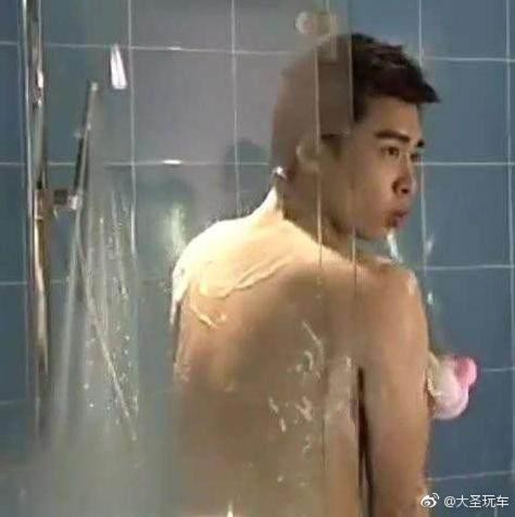 Hé lộ đằng sau những màn tắm trên phim ảnh - Ảnh 9. Hé lộ đằng sau những màn tắm trên phim ảnh - Ảnh 9.