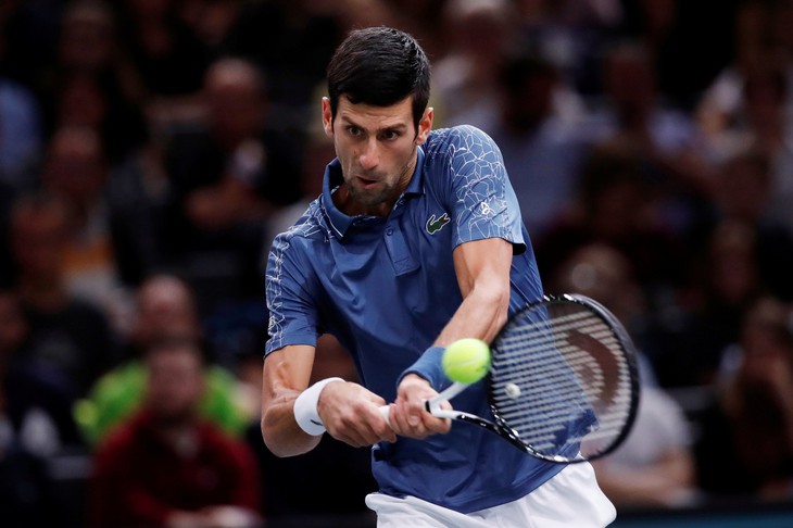 Djokovic ngưng trận đấu, giúp đỡ khán giả bệnh - Ảnh 2.