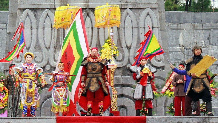 Huế kỷ niệm 229 năm Nguyễn Huệ lên ngôi hoàng đế - Ảnh 1. Huế kỷ niệm 229 năm Nguyễn Huệ lên ngôi hoàng đế - Ảnh 1.