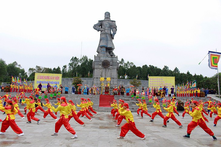 Huế kỷ niệm 229 năm Nguyễn Huệ lên ngôi hoàng đế - Ảnh 3. Huế kỷ niệm 229 năm Nguyễn Huệ lên ngôi hoàng đế - Ảnh 3.