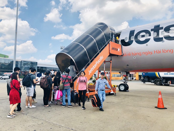 Máy bay Jetstar đi Thanh Hóa nhưng hạ cánh ở Hà Nội - Ảnh 1.