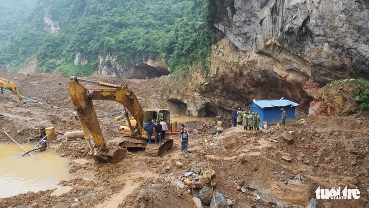 Tìm được thi thể đầu tiên trong hang Cột Cờ - Ảnh 1.