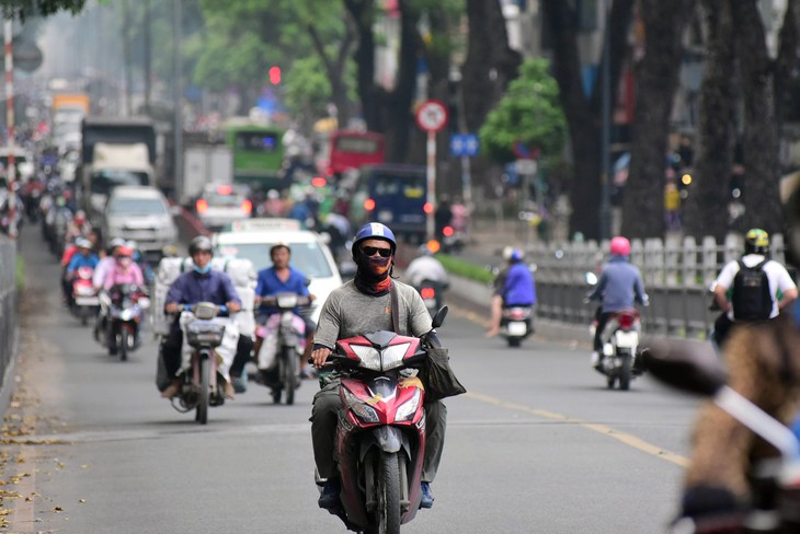 Vì sao sáng nay dân Sài Gòn cay mắt khi đi đường? - Ảnh 2.