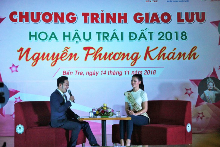 Hoa hậu Phương Khánh giản dị ngày về thăm trường cũ - Ảnh 4.