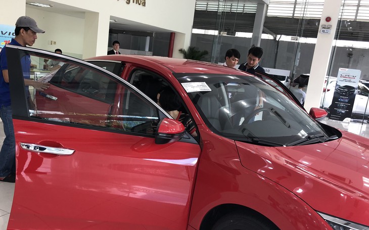 Cuối năm, xe máy, xe hơi lại 
