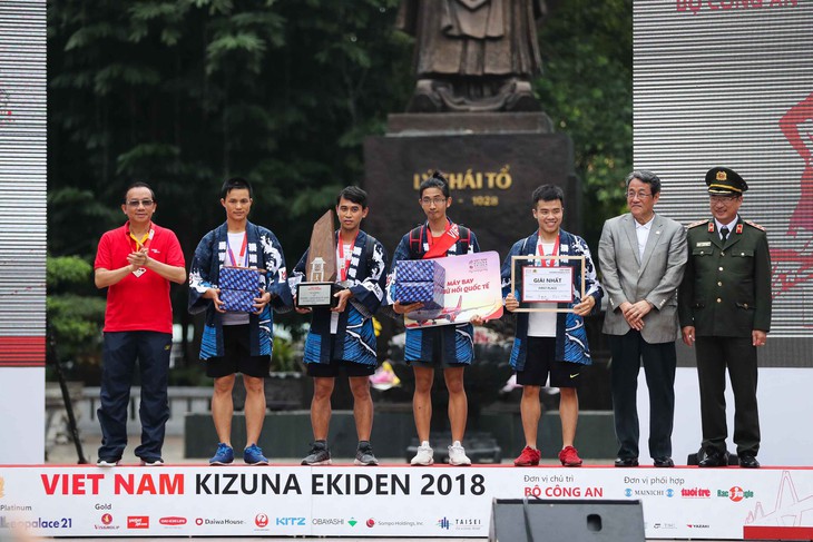 Nhóm nhạc nữ số 1 Nhật Bản dự giải chạy Kizuna Ekiden - Ảnh 12.