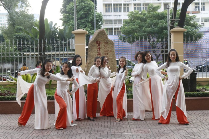 Những lần thầy cô phạt nhớ lại còn thương... - Ảnh 2. Những lần thầy cô phạt nhớ lại còn thương... - Ảnh 2.