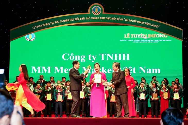 MM Mega Market Việt Nam nhận giải thưởng “Doanh nghiệp vì nhà nông” - Ảnh 1. MM Mega Market Việt Nam nhận giải thưởng “Doanh nghiệp vì nhà nông” - Ảnh 1.