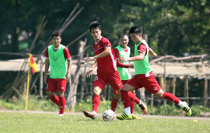 Tuyển VN tranh thủ tập trước khi rời Myanmar - Ảnh 1.