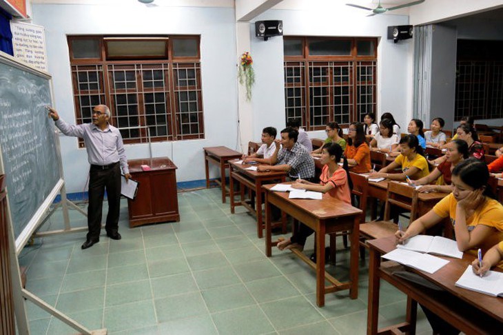 Học tiếng Cơ Tu để gần trò hơn - Ảnh 1. Học tiếng Cơ Tu để gần trò hơn - Ảnh 1.
