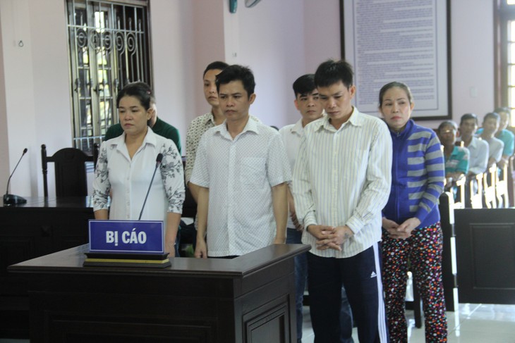 Con gái thuê người hại người tình của cha nhận 14 năm tù - Ảnh 1. Con gái thuê người hại người tình của cha nhận 14 năm tù - Ảnh 1.