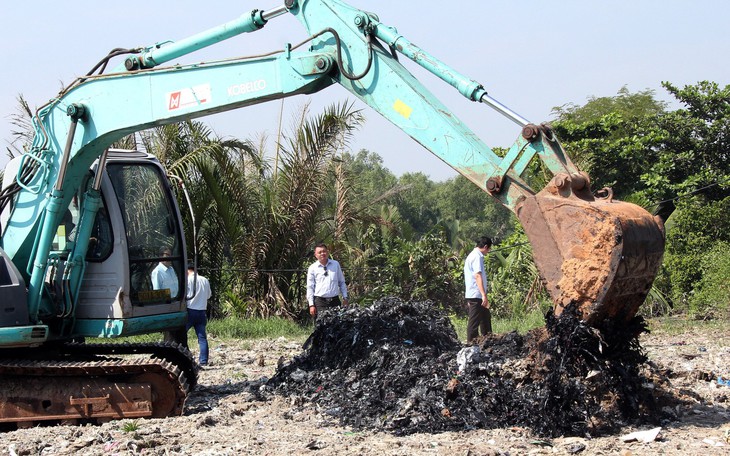 Từ điều tra của Tuổi Trẻ: "Khai quật" khu san lấp, bên dưới đầy rác thải