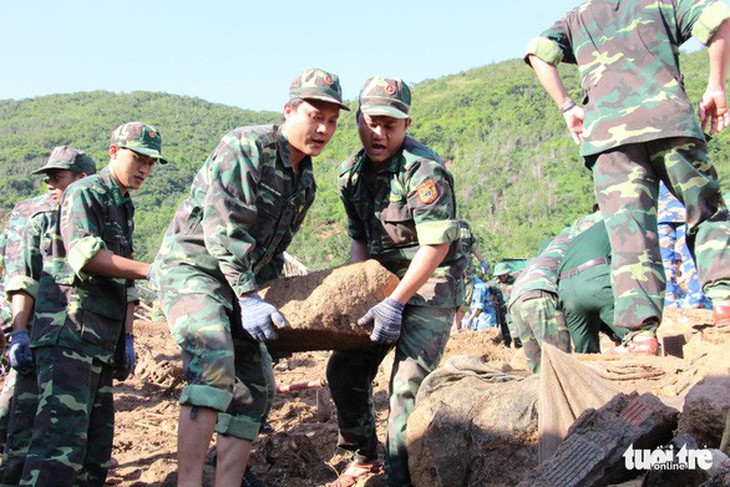 Quân đội huy động gần 140.000 người ứng trực bão số 9 - Ảnh 1.