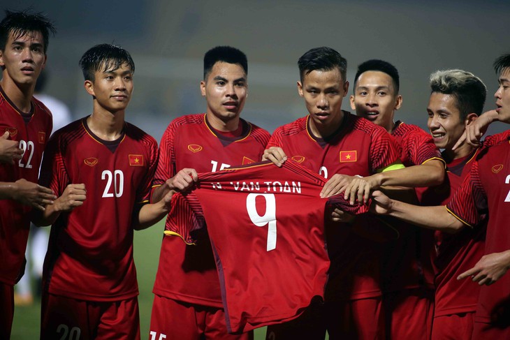 Tiền đạo Văn Toàn có nguy cơ chia tay AFF Cup 2018 - Ảnh 1.