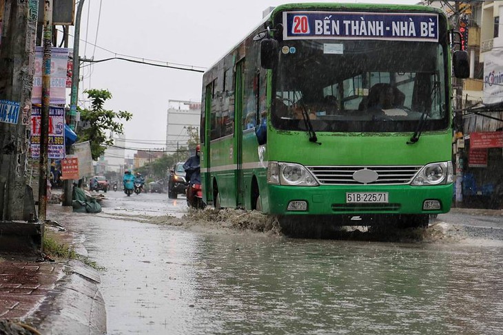 Sài Gòn thoát ngập nhờ đỉnh triều đã qua - Ảnh 3.