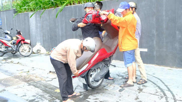 Tốn cả trăm triệu sửa ôtô ngập nước - Ảnh 6. Tốn cả trăm triệu sửa ôtô ngập nước - Ảnh 6.
