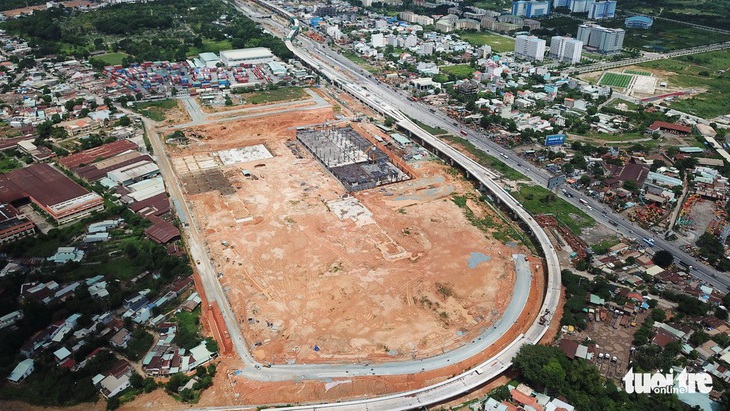 Lên ruột với đường vào Bến xe Miền Đông mới - Ảnh 2. Lên ruột với đường vào Bến xe Miền Đông mới - Ảnh 2.