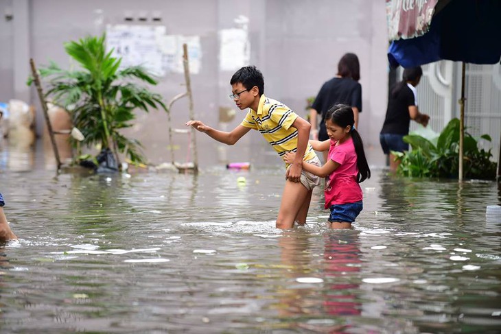 Học sinh Sài Gòn hết dám hóng bão vì quá sợ - Ảnh 2. Học sinh Sài Gòn hết dám hóng bão vì quá sợ - Ảnh 2.