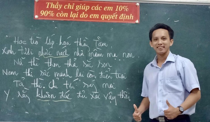 Thầy giáo cho học sinh vừa làm thí nghiệm vừa đàn hát - Ảnh 3.