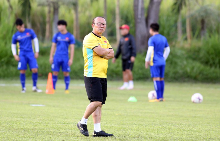 Ông Park sút bóng vào khung thành rồi trầm ngâm chiều 30-11 - Ảnh 2.