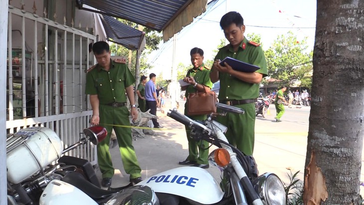 Truy tố tội giết người đối tượng chuyển thuốc lá lậu tông xe CSGT - Ảnh 2.