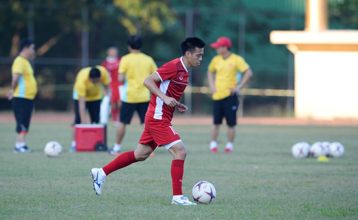 Văn Quyết: Tuyển VN không có áp lực trước AFF Cup 2018 - Ảnh 1.