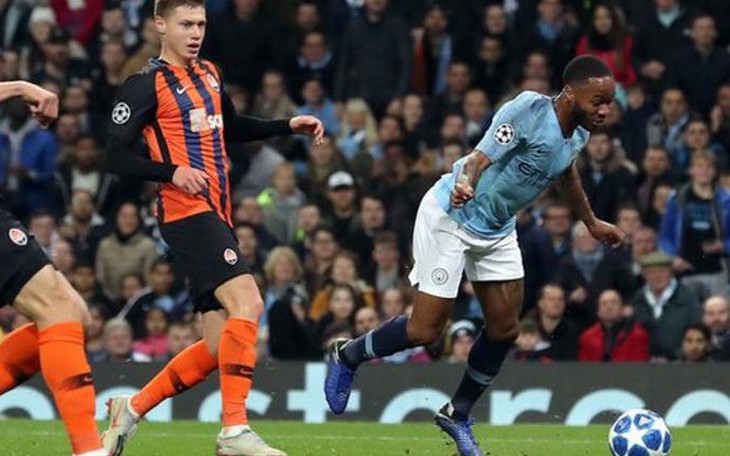 Sterling xin lỗi cho "Quả Penalty kỳ dị"