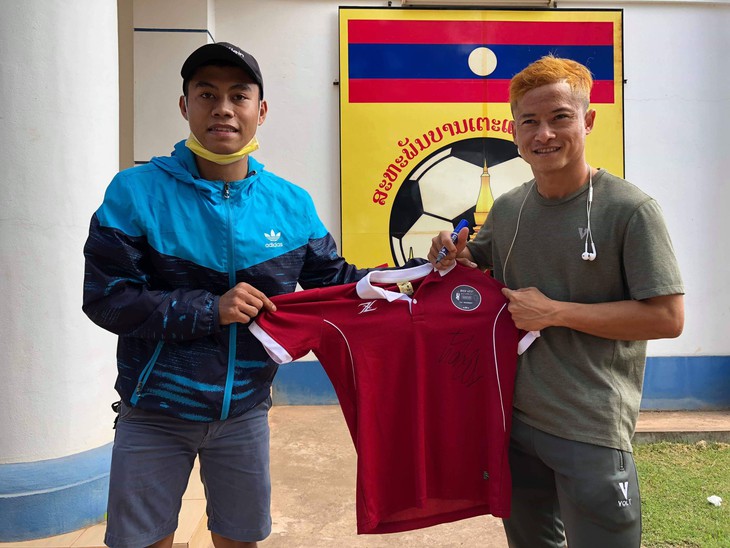 Đêm nay (8-11), CĐV VN hứa hẹn đông hơn CĐV Lào - Ảnh 1. Đêm nay (8-11), CĐV VN hứa hẹn đông hơn CĐV Lào - Ảnh 1.